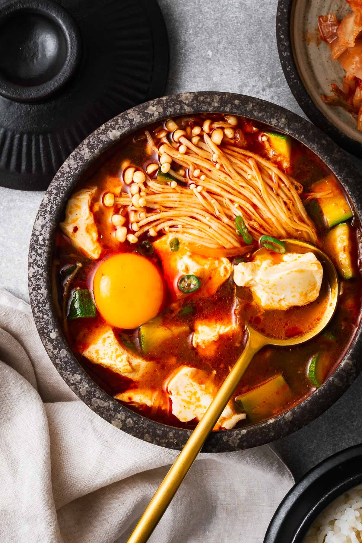 Sundubu Jjigae: Ketika Lembut Bertemu Pedas