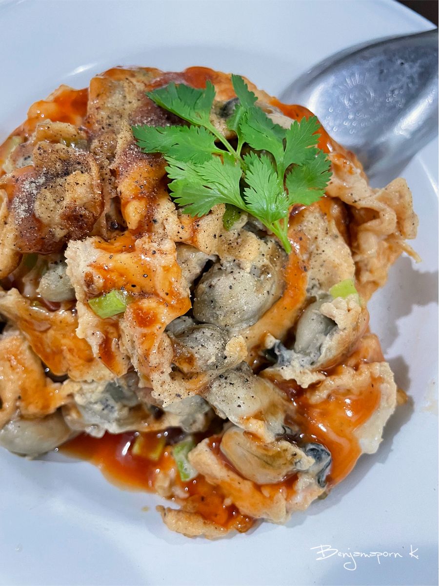 Hoi Tod: Omelet Tiram Renyah Khas Thailand yang Ikonik