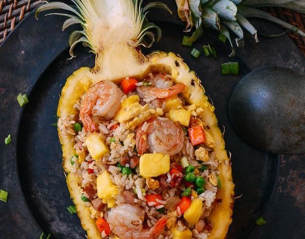 Khao Pad Sapparot: Nasi Goreng Nanas Khas Thailand yang Unik