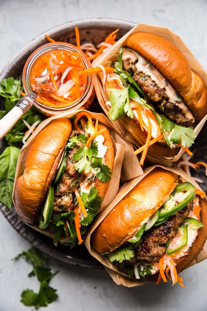 Pork Banh Mi Burger, Saat Vietnam dan Barat Berbagi Satu Roti
